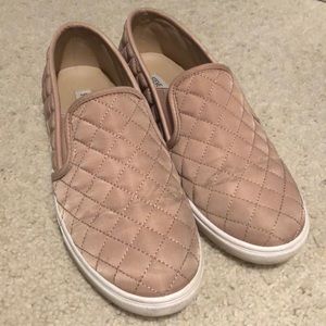 Steve madden ecentrcq quilted slip ons